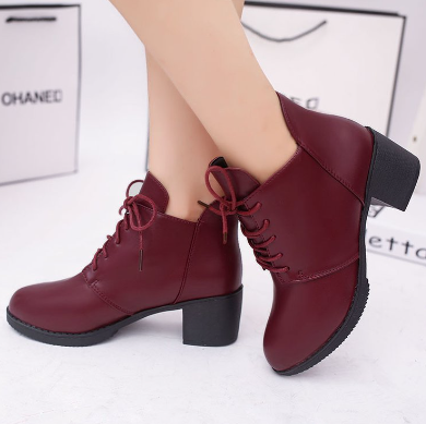 Stylish round-toe flats