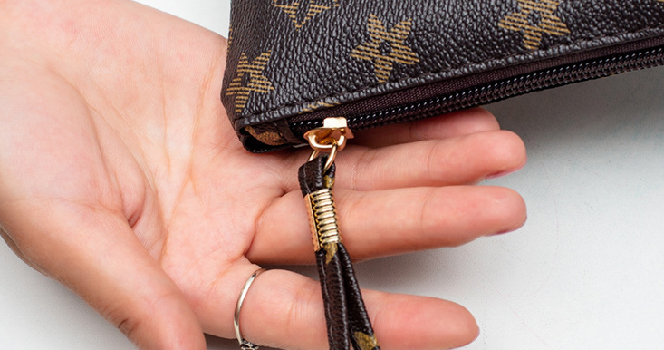 Crossbody Bag Accessory Image 4