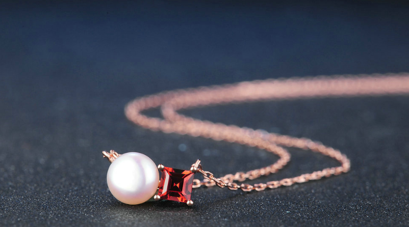Pearl Necklace Image 1