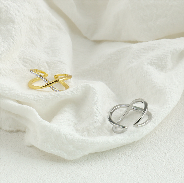 14K Gold Ring French Diamond Style Image 5