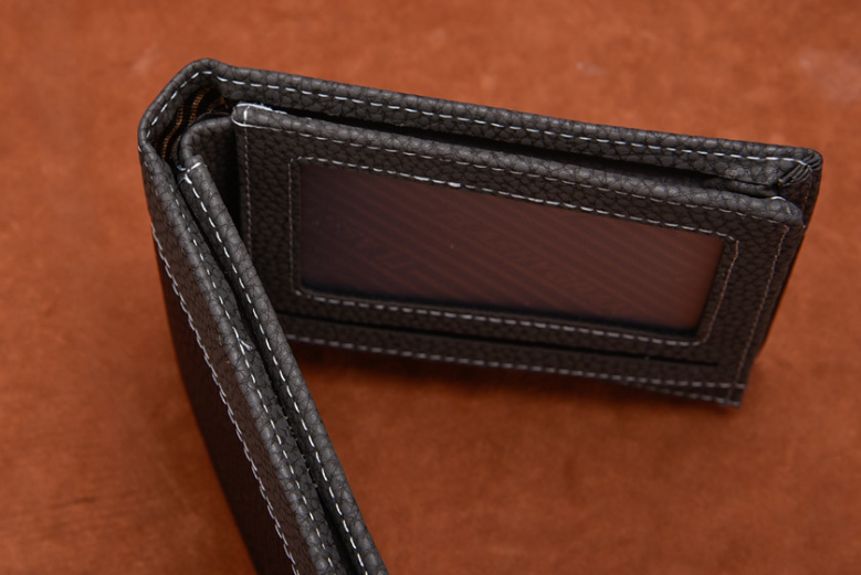 Men's Wallet Lifestyle Image