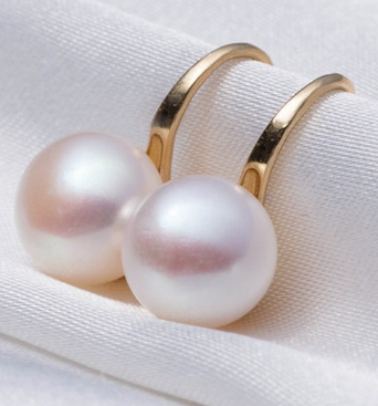 Pearl Earrings Image 1