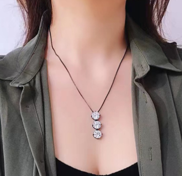 Stylish Detail of the Necklace