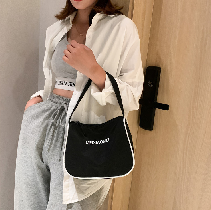 Trendy Shoulder Bag - Image 3