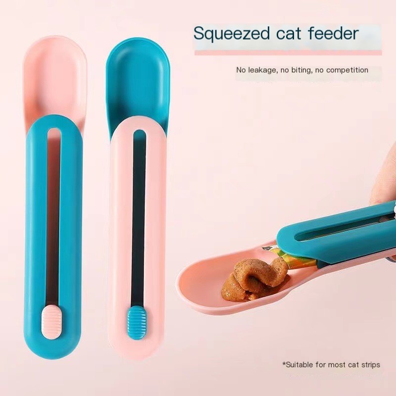 Cat Spoon in Use