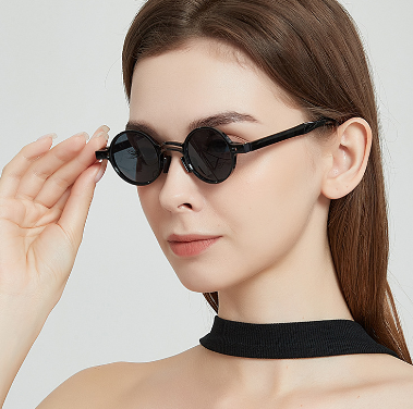 Sunglasses Image 4