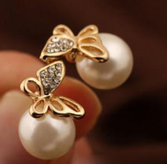 Butterfly Pearl Stud Earrings 2