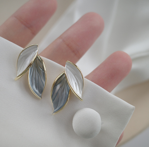 Women's Party Simple Leaf Earrings Image 1
