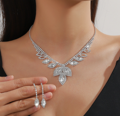 Bridal Jewelry Set Image 2