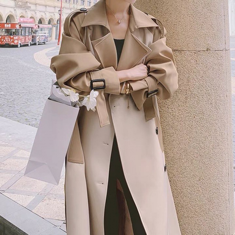 Windbreaker with Outfit