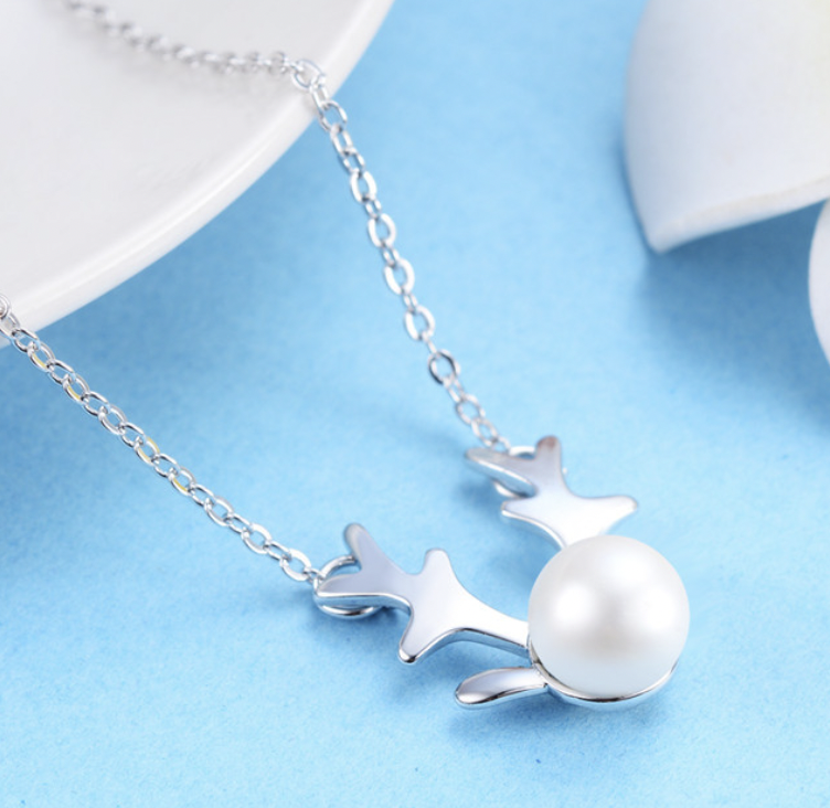 Minimalist Animal Pendant in Pink