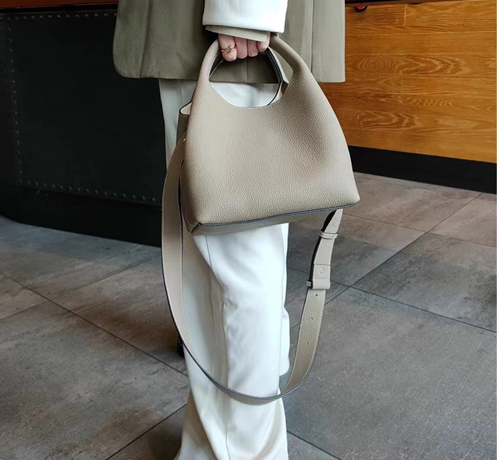 Women's Fashion Handbag Image 1