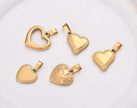 Heart Pattern Necklace Image 3