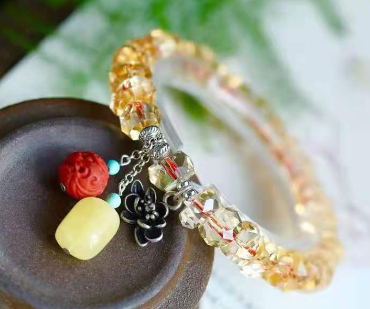 Wearing the crystal strand in a fashionable setting