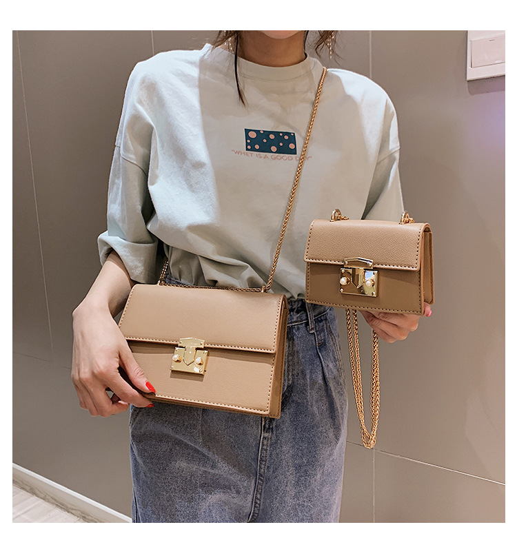 Stylish chain shoulder bag