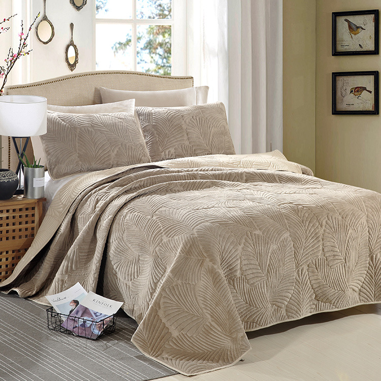 Velveteen Bedspread Set Image 4