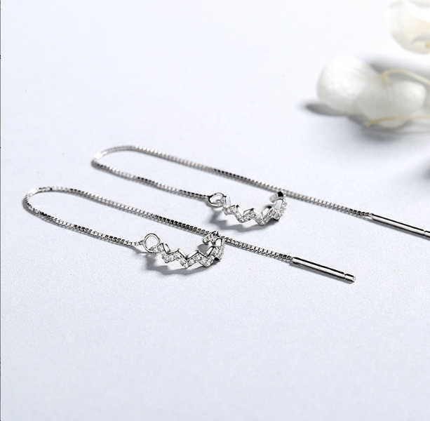 Elegant Crescent Moon Design