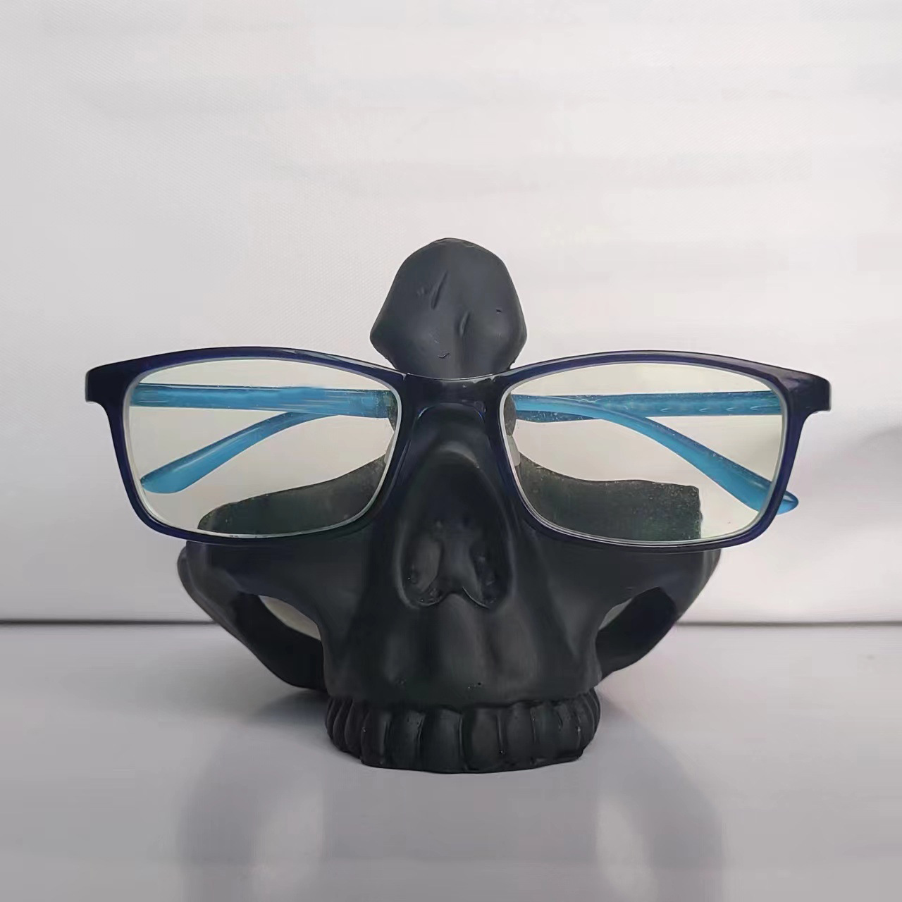 Gothic Skeleton Eyeglass Holder in Silvery