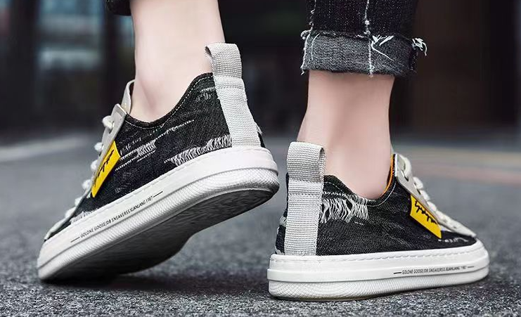 Sneaker Image 4