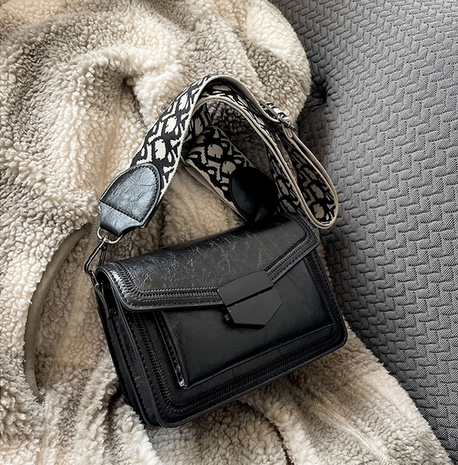 Crossbody Bag Image 4