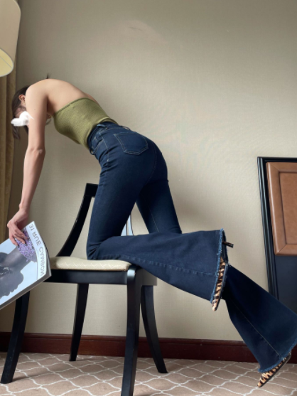 Women's Stylish High-Rise Bell-Bottom Jeans Image 2
