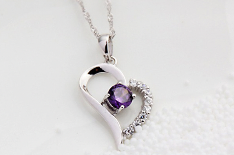 Elegant Design Pendant Necklace