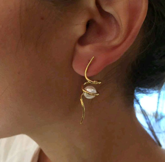 Elegant Design of Earrings