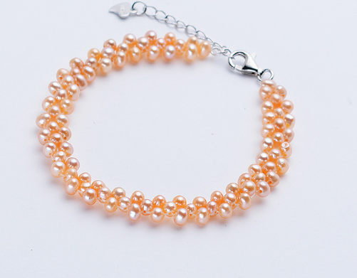 Fashionable Pearl Necklace and Bracelet Set