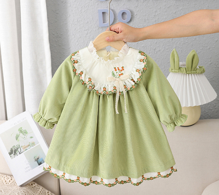 Fresh green children's long-sleeved plush dress (one piece) image