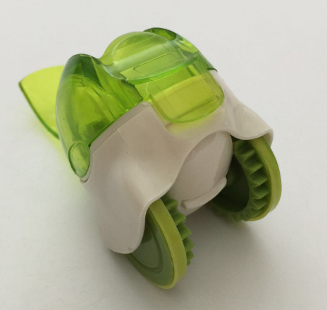 Handheld Garlic Chopper Image 1