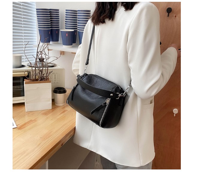 Single Shoulder Bag Image 4