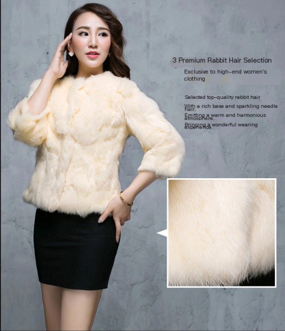 Vista posterior del abrigo de piel de conejo.