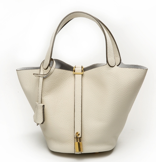 Bucket Bag in action