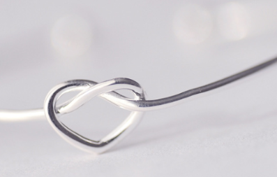 Heart-shaped open bangle