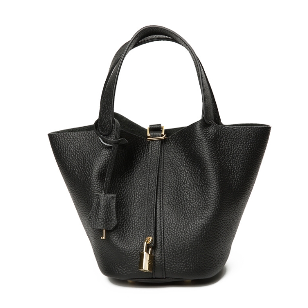 Casual look with Bucket Bag