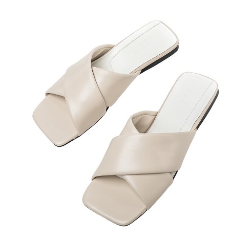Nude Quilted Calfskin Flat Sandals Image 1