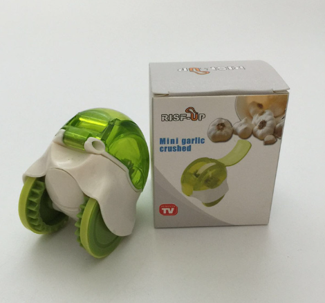 Handheld Garlic Chopper Image 3