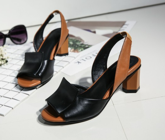 Open-Toe Chunky Heel Sandals Image 3