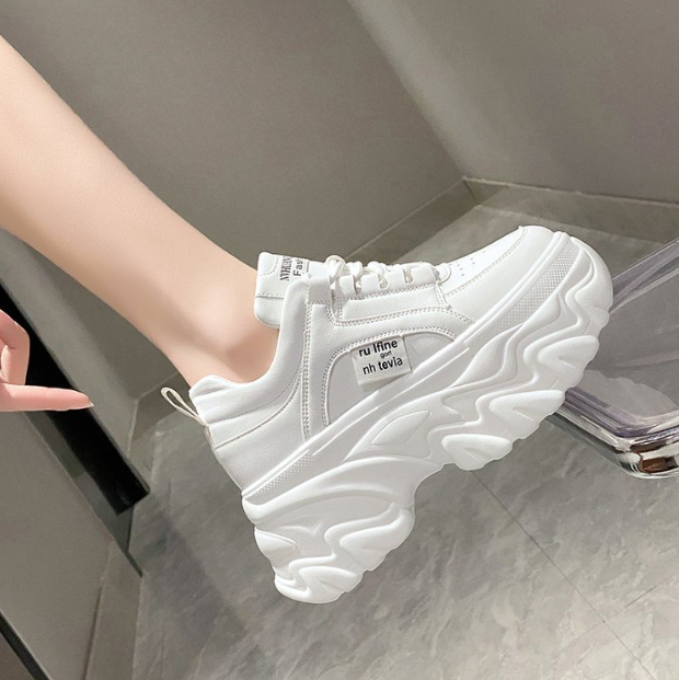 Casual Women's Sneakers Image 3