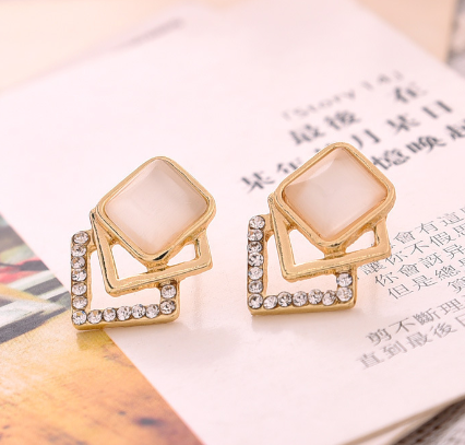 Retro Pearl and Zirconia Heart Stud Earrings