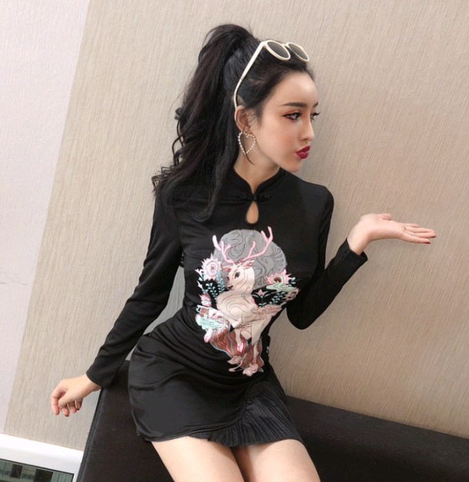 Stylish cheongsam detail