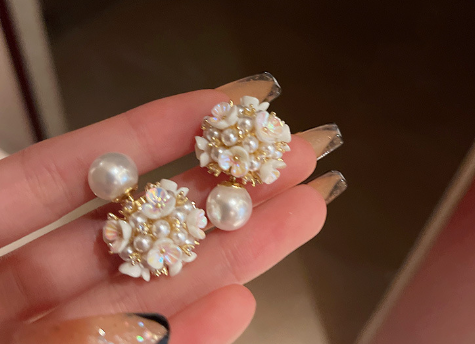 Flower Earrings Image 1