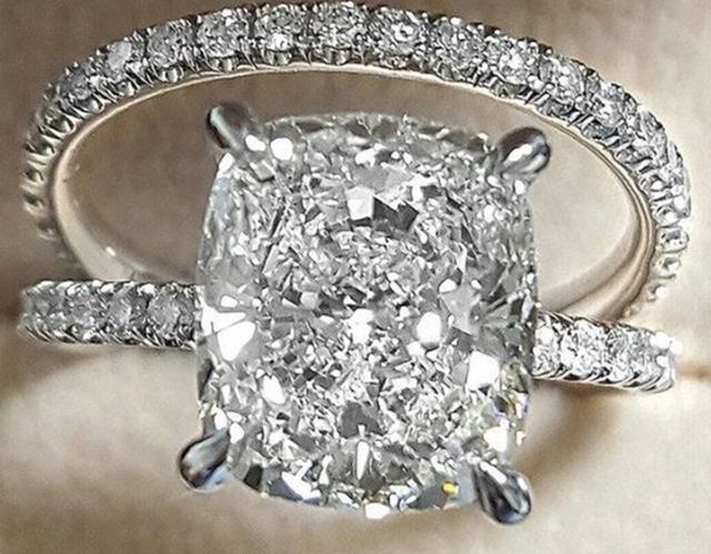 Diamond-studded Ring 3