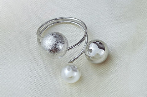 Metal Round Ball Ring Image 3