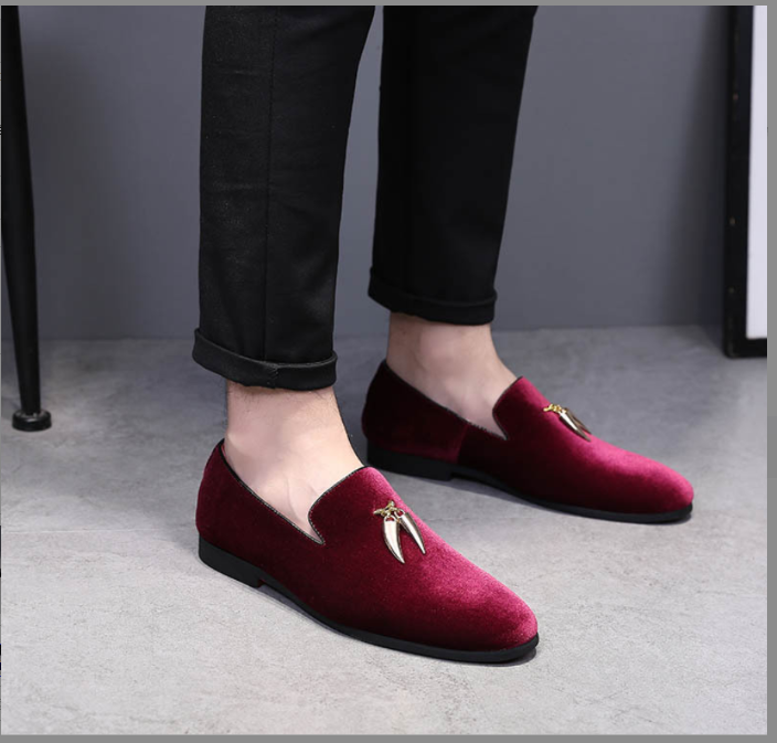 Casual Shoes with Metal Pendant Design