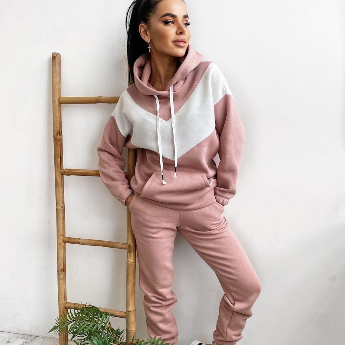 Three-piece sports set image 2