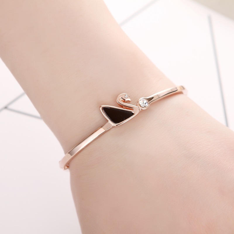 Four Leaf Clover Jewelry Bracelet