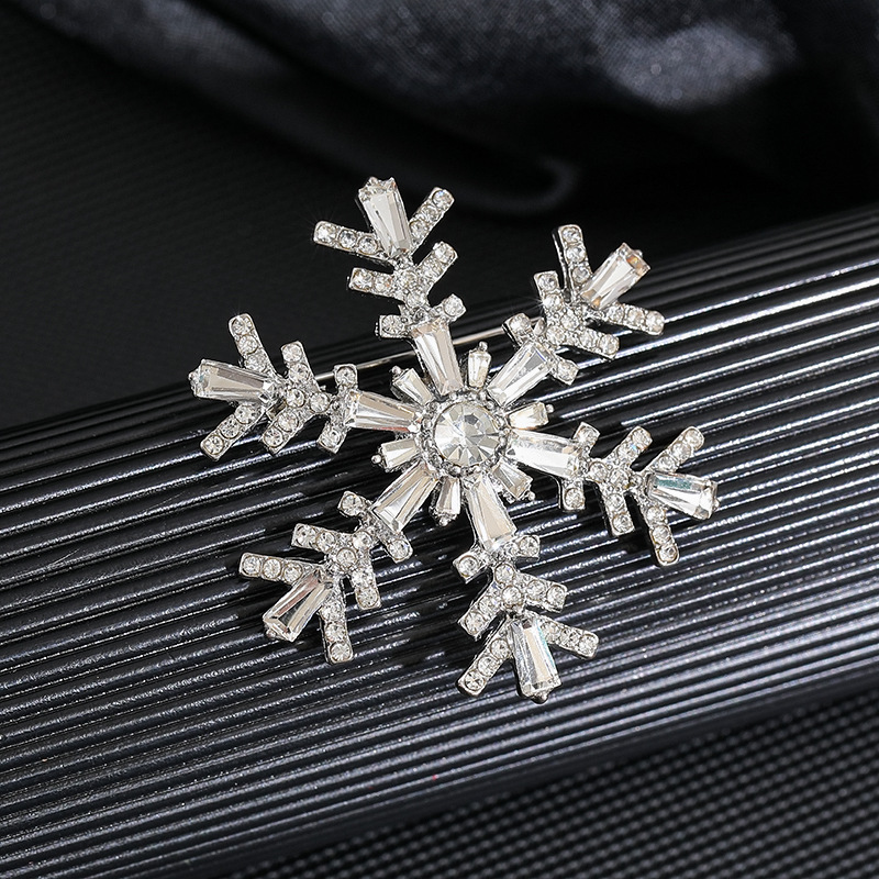 Snowflake Brooch Green