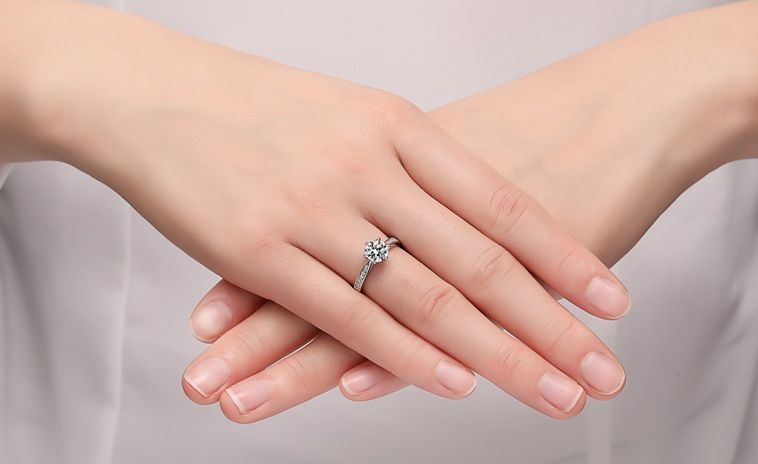 Stylish Women's Ring