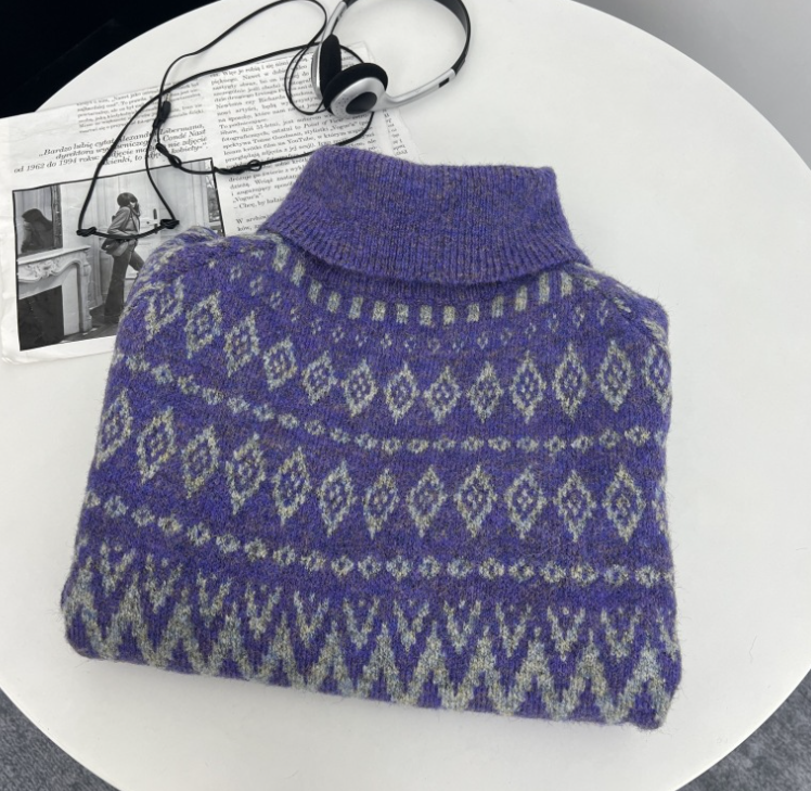 High-neck pullover - Close-up